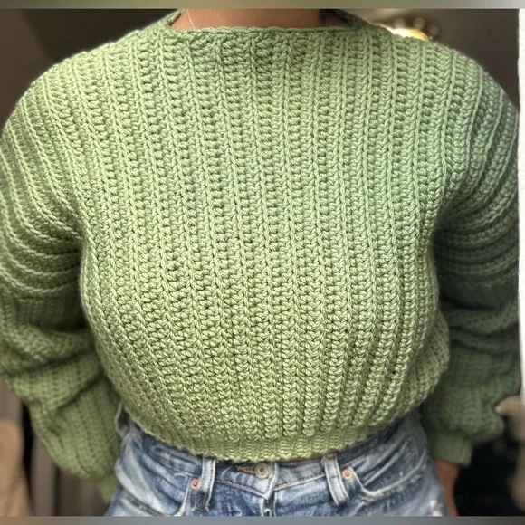 Handmade short sweater - Picture 3 of 6